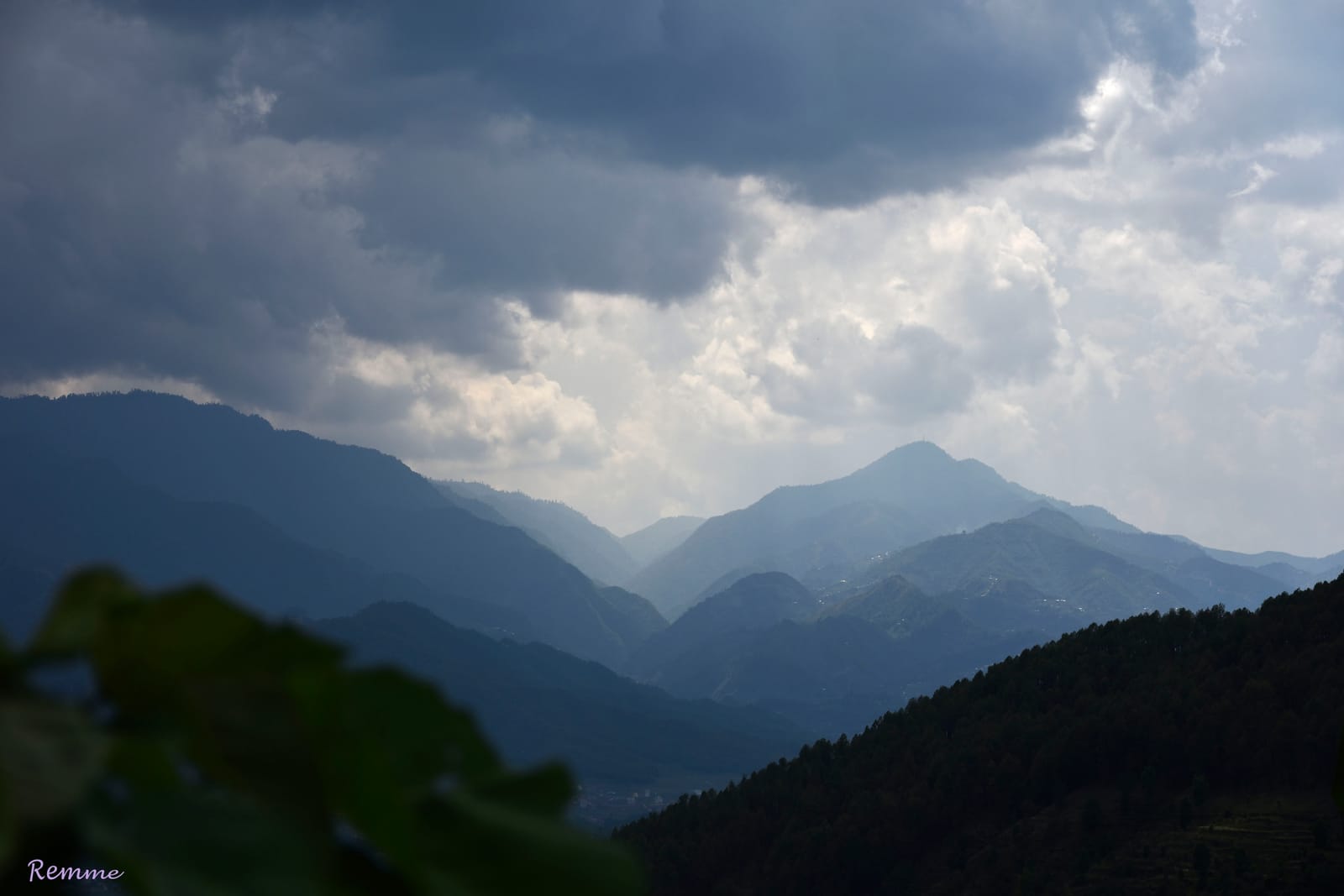 How to explore Nepal with low costs